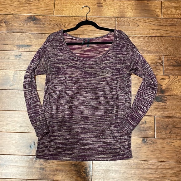 Ladies sweater. - Picture 2 of 3